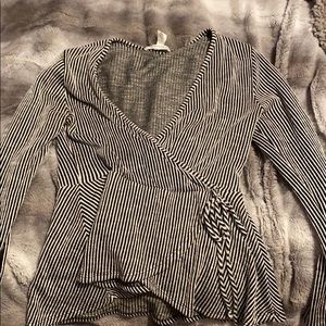 Tie flowy striped top long sleeve
